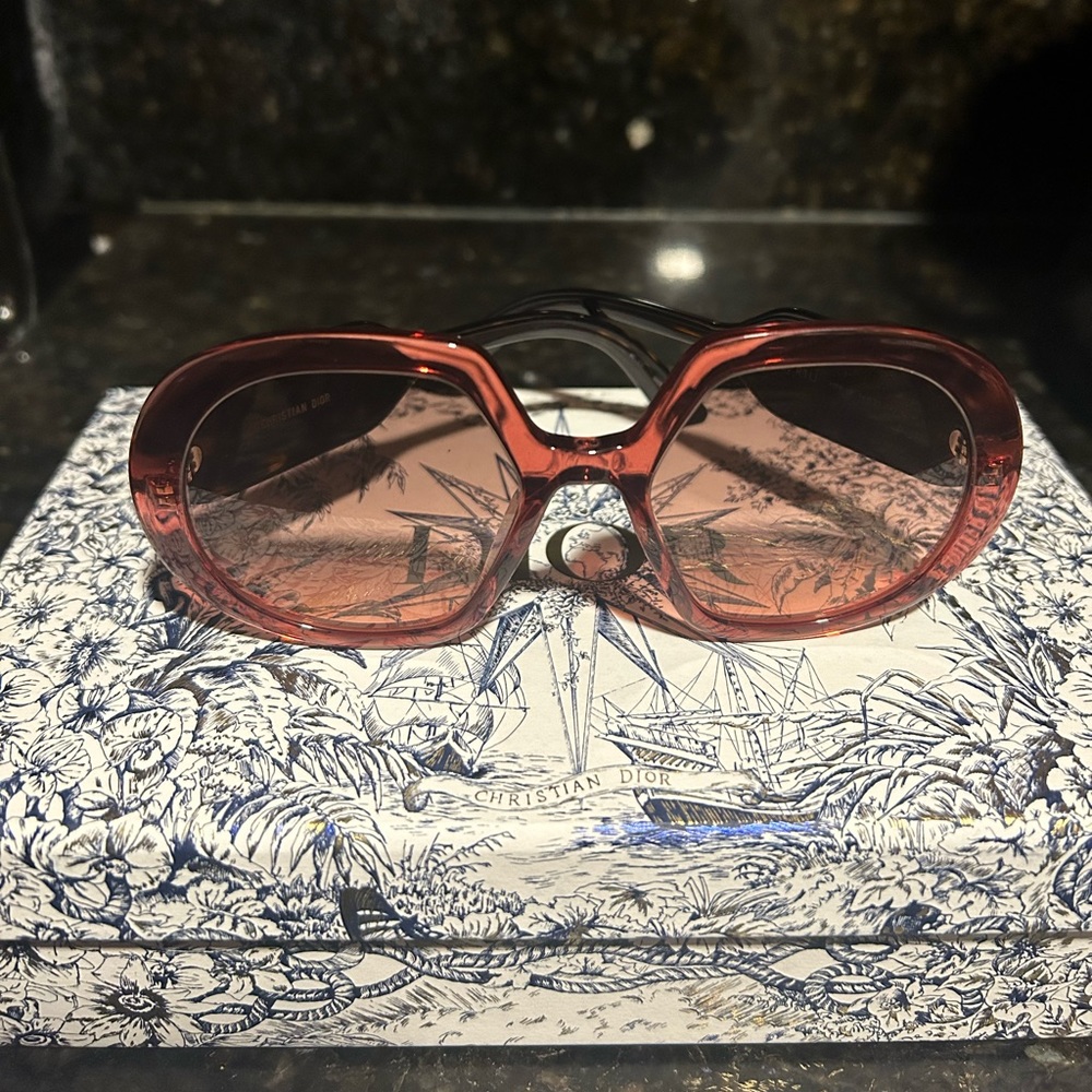 DiorBobby R1U Butterfly Sunglasses